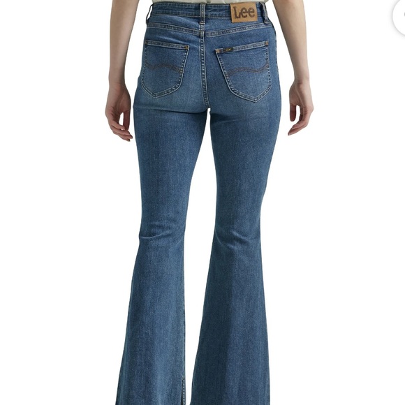 NWT✨ LEE women’s size 8 Heritage High Rise Flare jean with raw hem - Picture 3 of 8